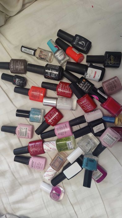 Цена за Подборку из 35 Флаконов Лаков для Ногтей Брендовых Не старых