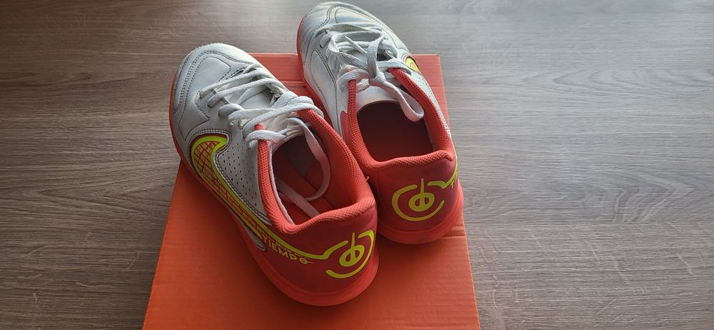 Сороконіжки  Найк для  футболістів