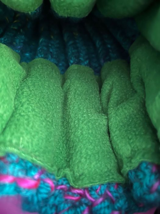 Czapka z pomponem i ociepleniem z polaru