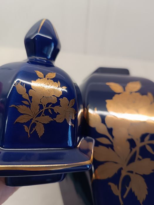 Pote Porcelana Grande. 35 cm. Azul Marinho e Dourado. Novo