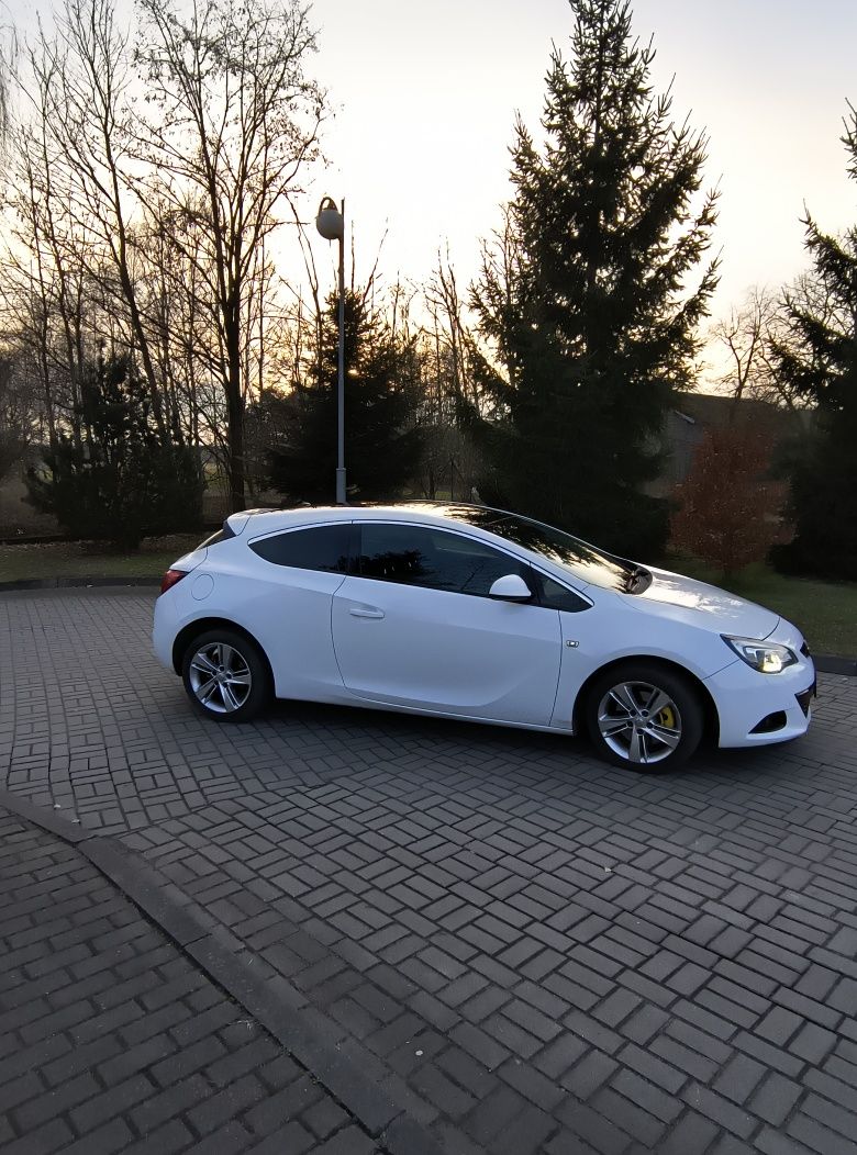 Opel Astra GTC 2.0