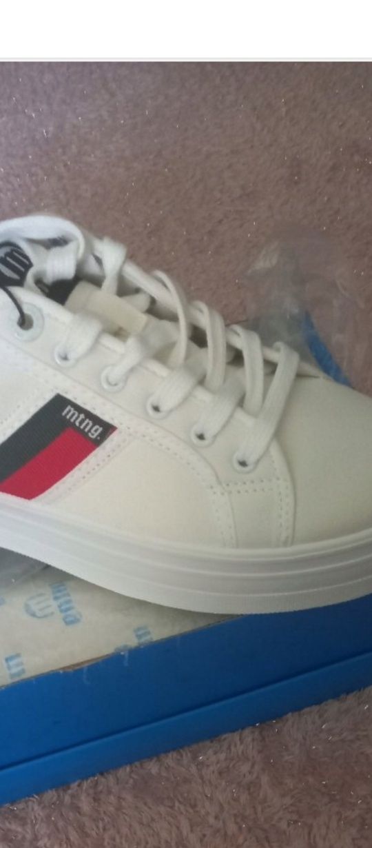 Buty nowe mustang