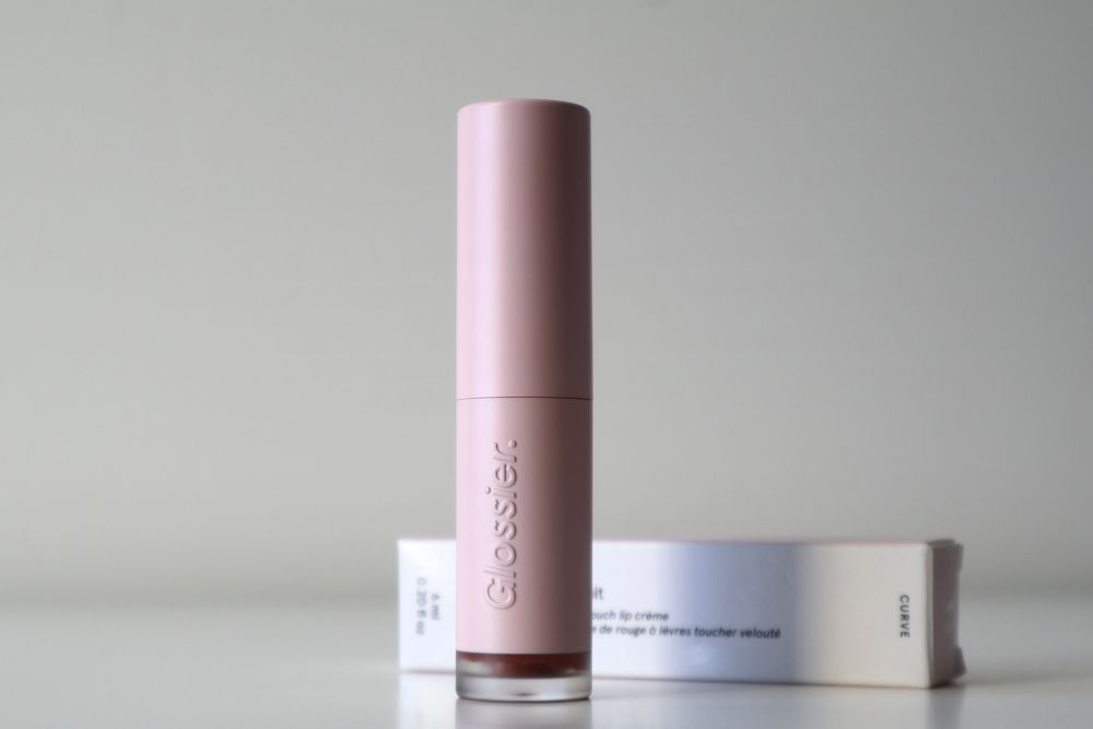 Batom Glossier G Suit Curve – PORTES INCLUÍDOS