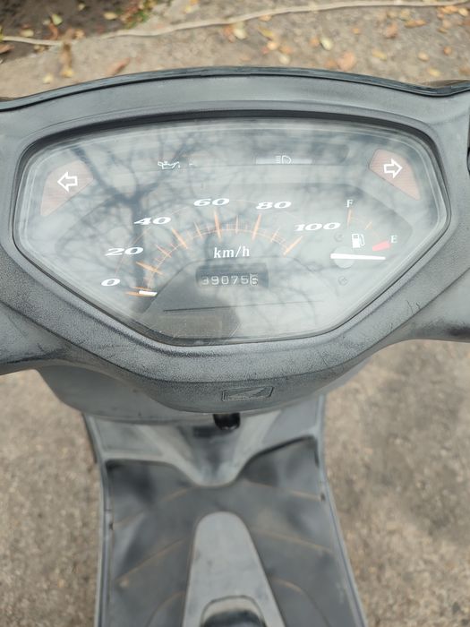 Скутер Honda Lead 100
