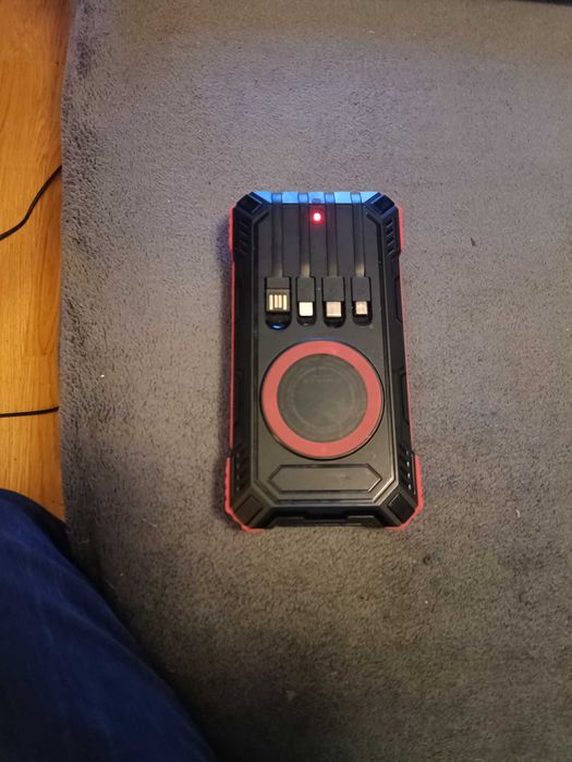 Power Bank 906511. panel solarny 31200mAh ładowarka indukcyjna 4 kable