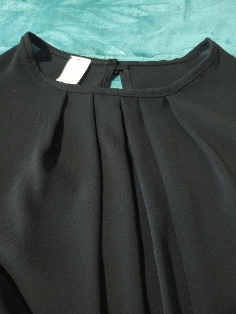 Blusa preta com pérolas