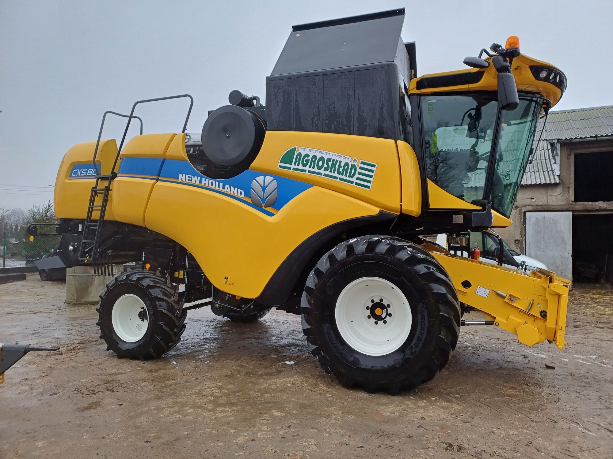 Kombajn Tc  New Holland Cx5.80 Jak nowy