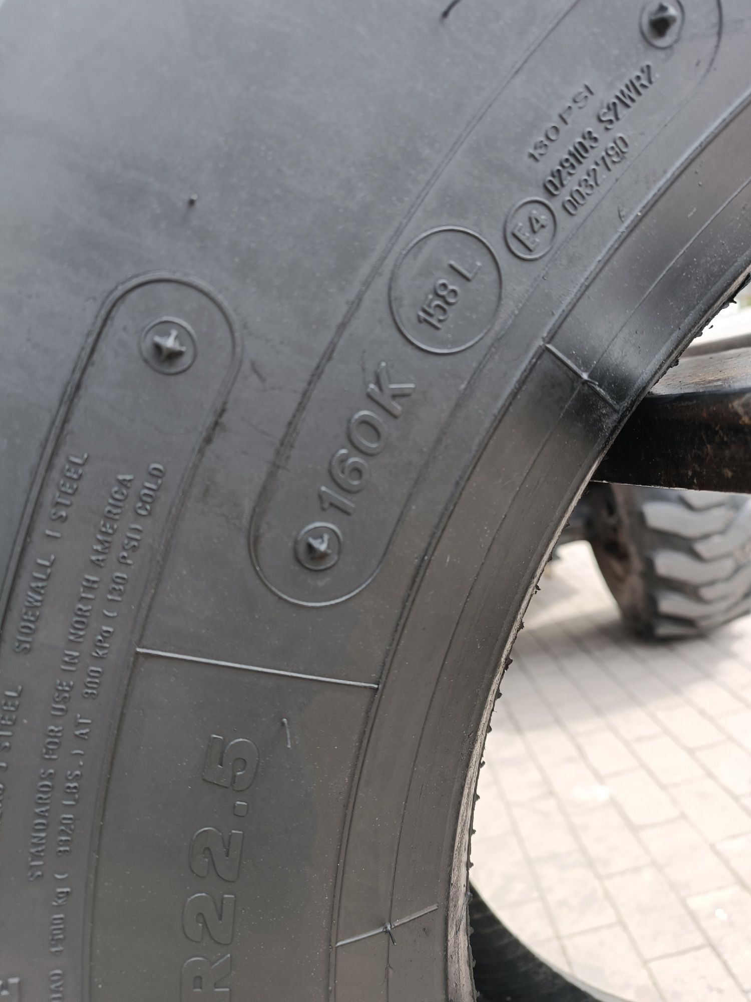 385/65R22.5 Bridgestone R-Steer 001 Plus