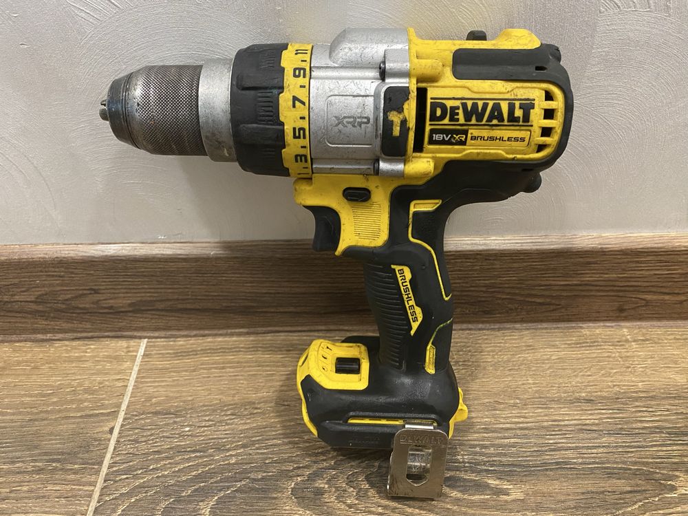 Шуруповерт DeWalt DCD999