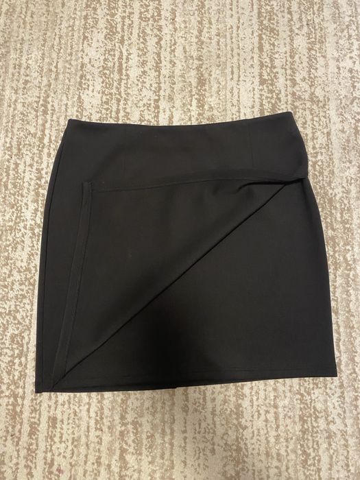 Продам спідницю чорну на запах