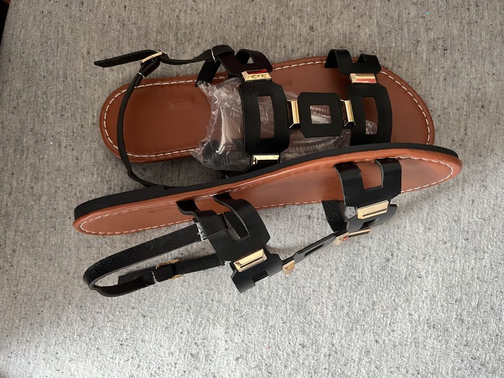 Nowe czarne damskie sandaly