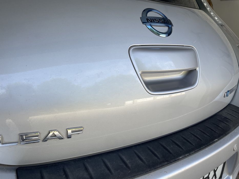Nissan LEAF ручка кришки багажника.