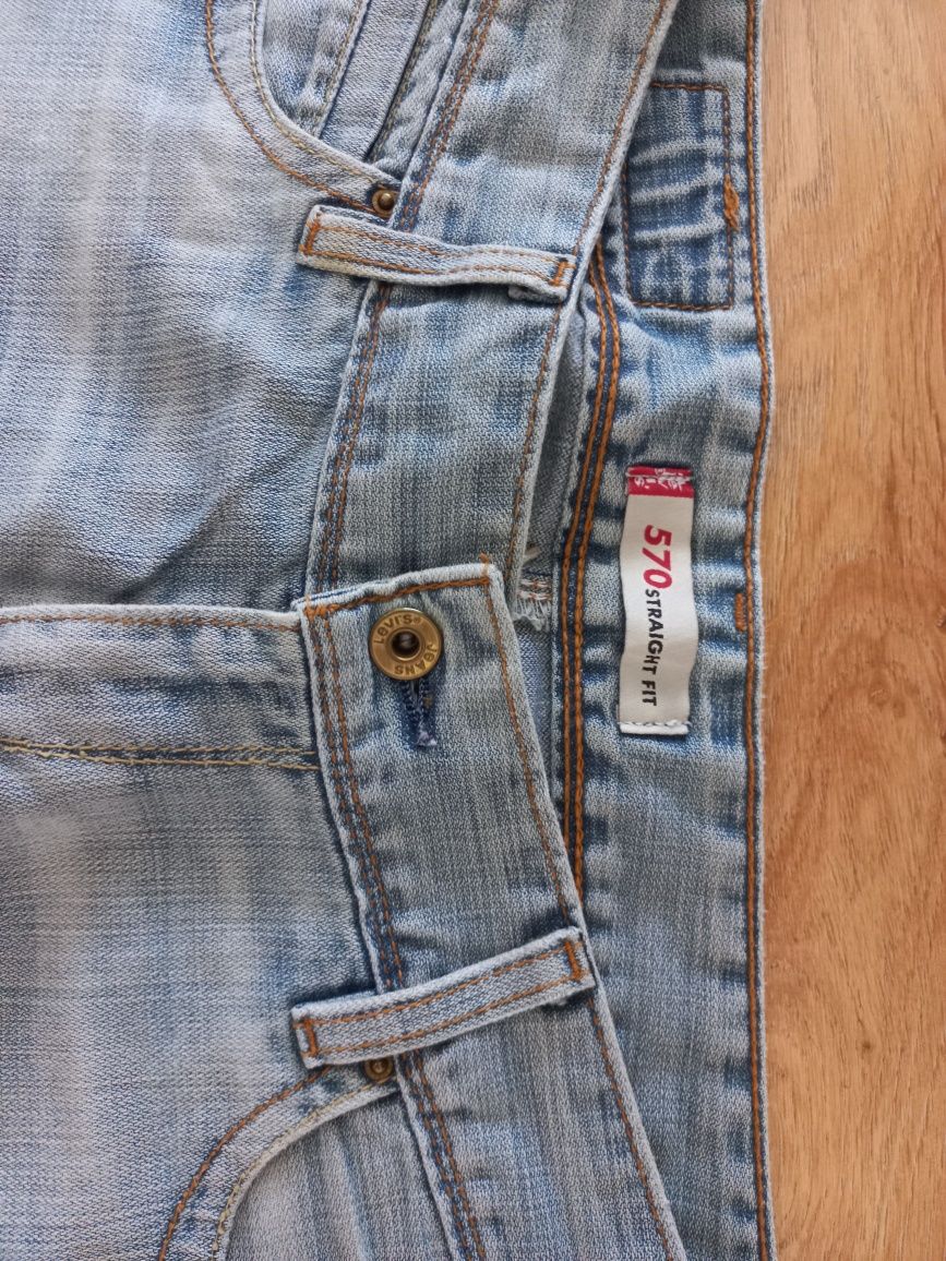 Spodnie dżinsowe Levis 570 stright fit
