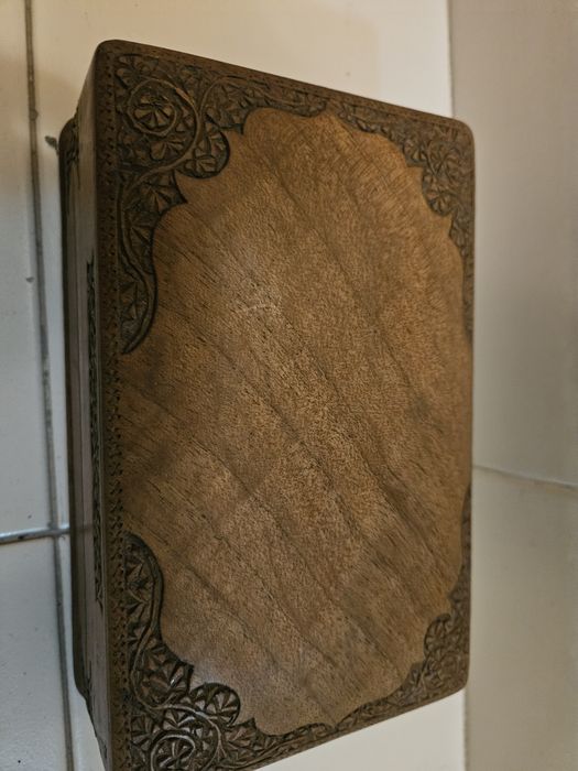 Caixa antiga de madeira