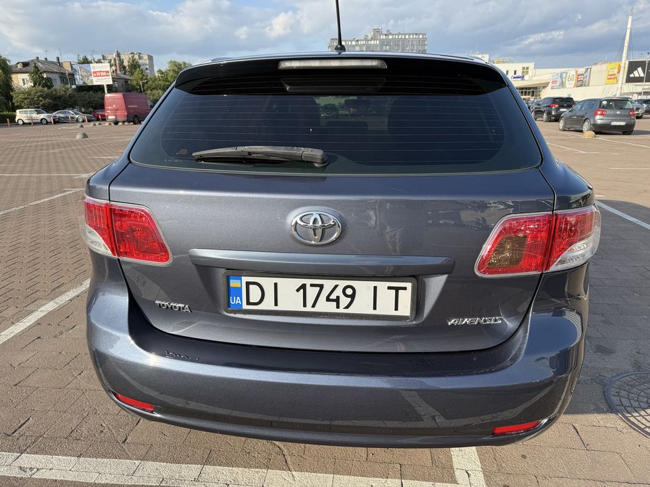 Продам  Toyota Avensis 2009