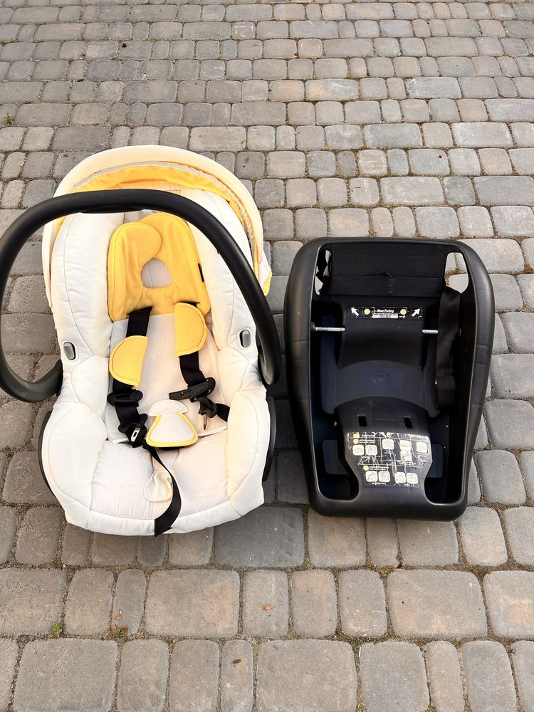 Дитяче автокрісло Maxi-Cosi Mico AP з ISOFIX базою, 0+