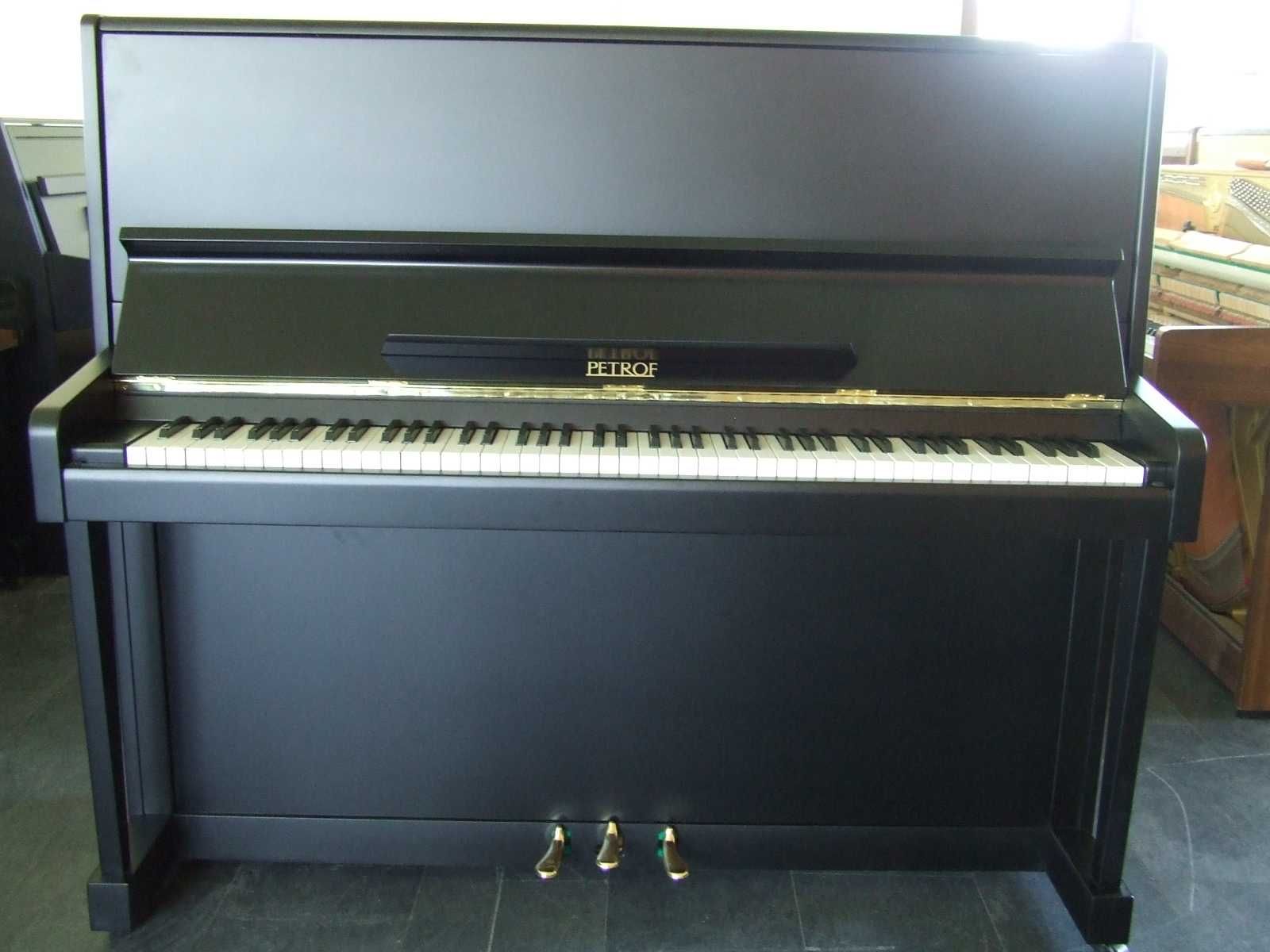 Pianino Petrof mod 124, czarne, mebel po renowacji