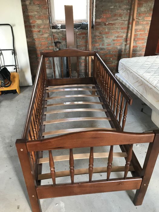 Ліжко дерев’яне з матрацом 80*190