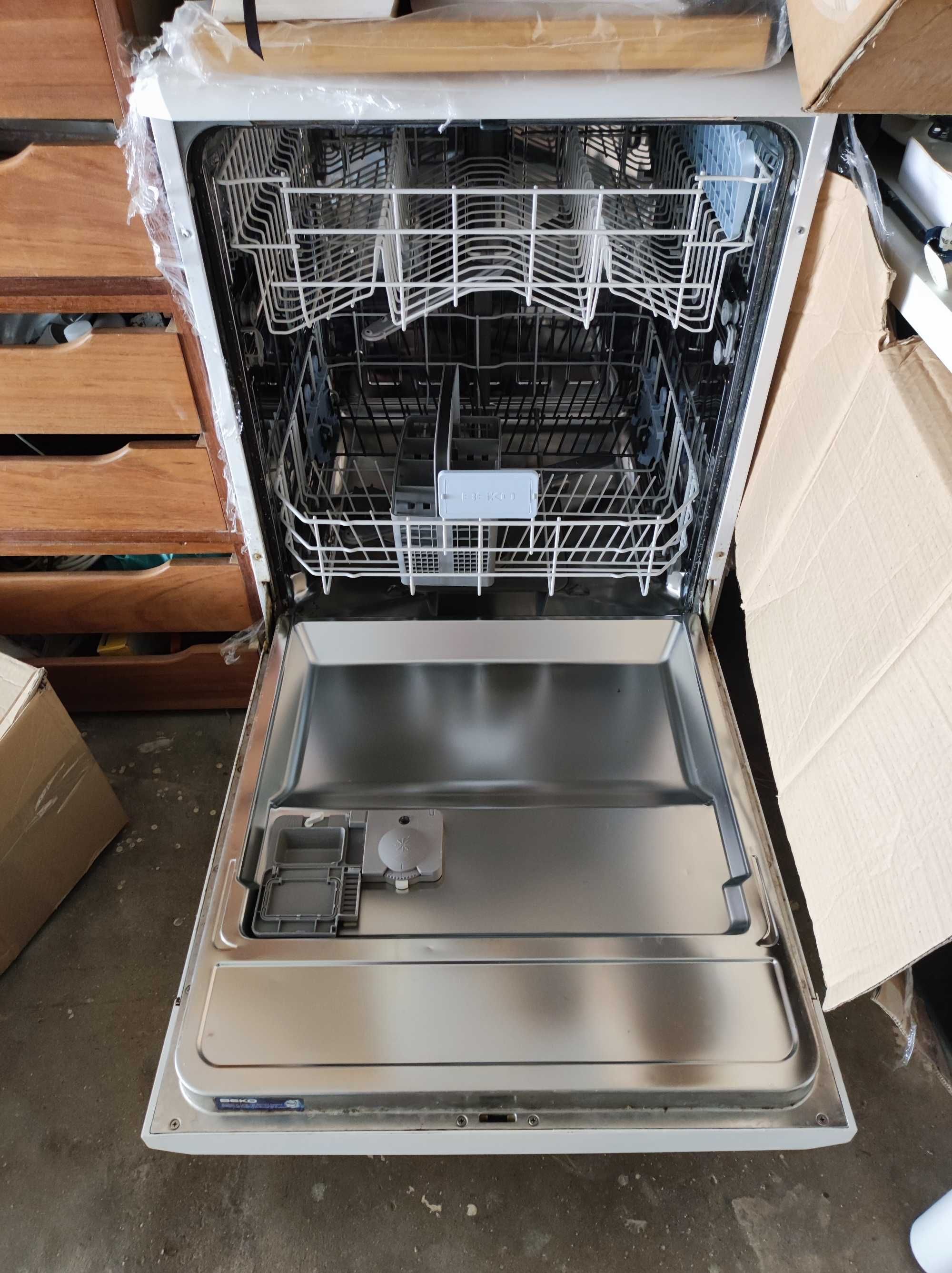 Máquina da louça BEKO