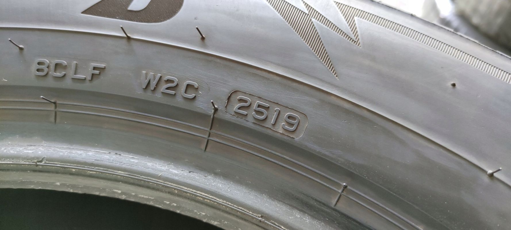 2x 215/65r17 Bridgestone Blizzak Lm005, 103h