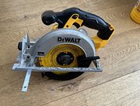 Дискова пила Dewalt DCS391