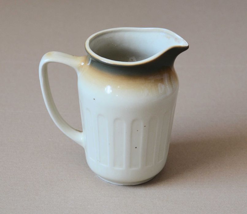 Dzbanek na mleko Porcelit Tułowice PRL, sygnowany