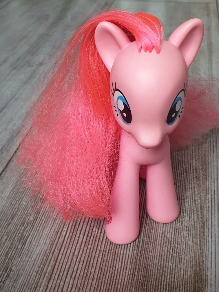 Oryginalna figurka Pinkie Pie, firmy HASBRO z 2010 roku