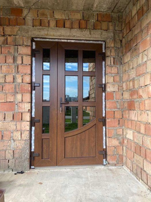 Вхідні та Міжкімнатні Двері