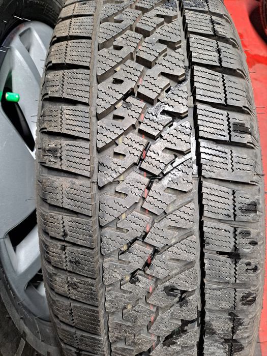 Oryginalne koła zimowe 17 5x114.3 Opel Vivaro Ranault Trafic
