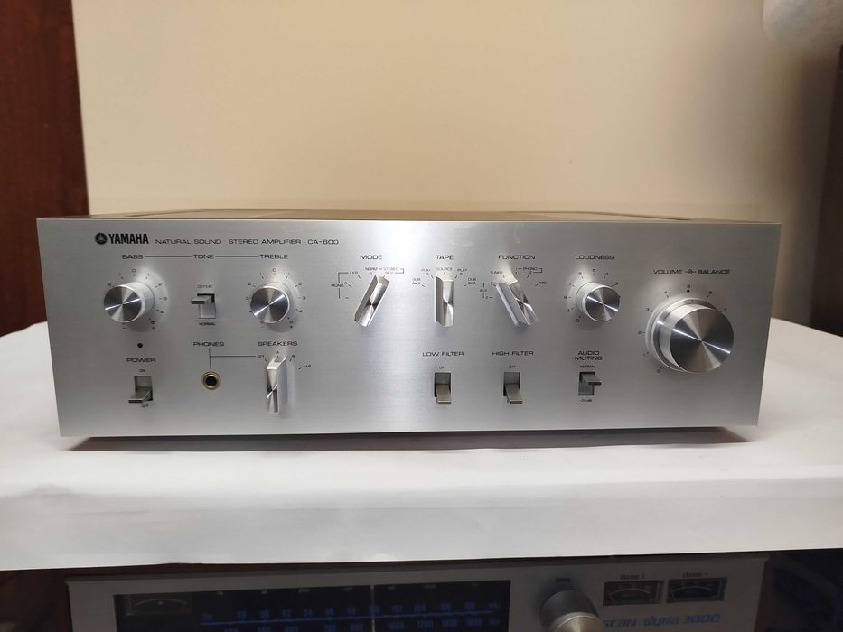 Wzmacniacz Yamaha CA600 piękny w drewnianej obudowie