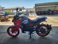 Vendo moto muinto bem estimado com  3000km