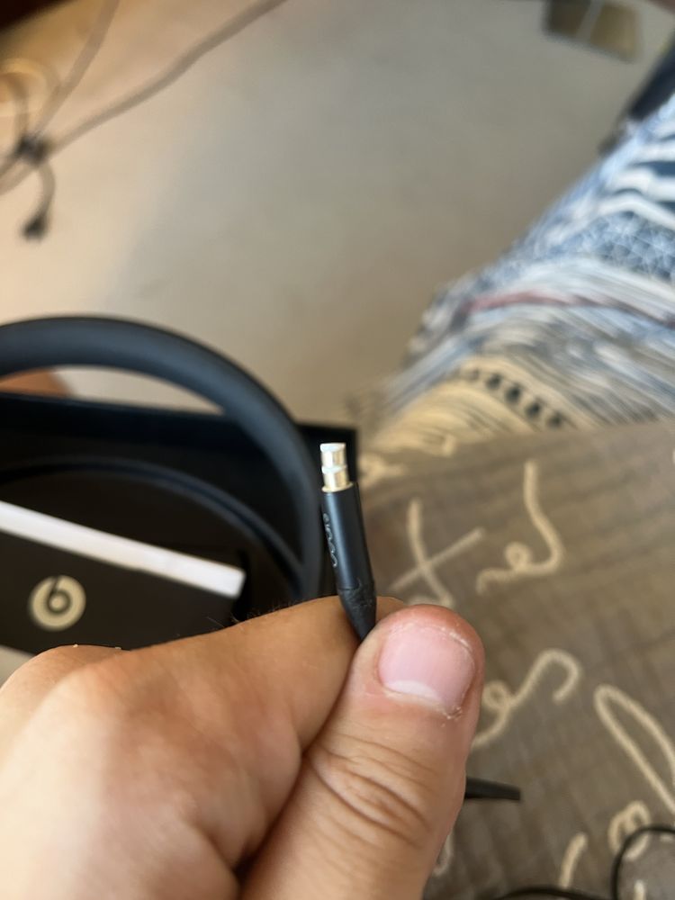 Fones Beats com ponta partida
