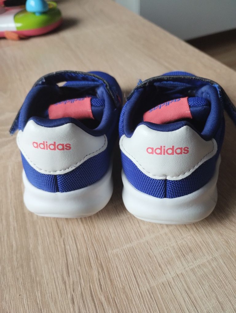 Adidas buty sportowe lekkie 25