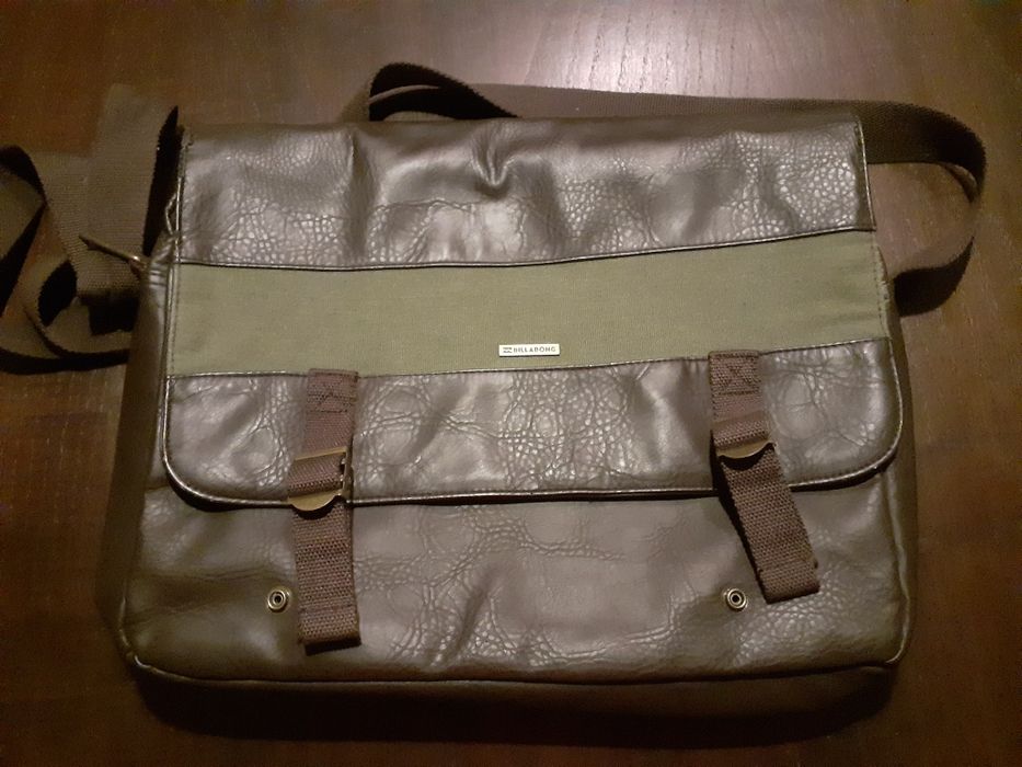 Mochilas (Billabong e Pepe Jeans / 15€ cada)