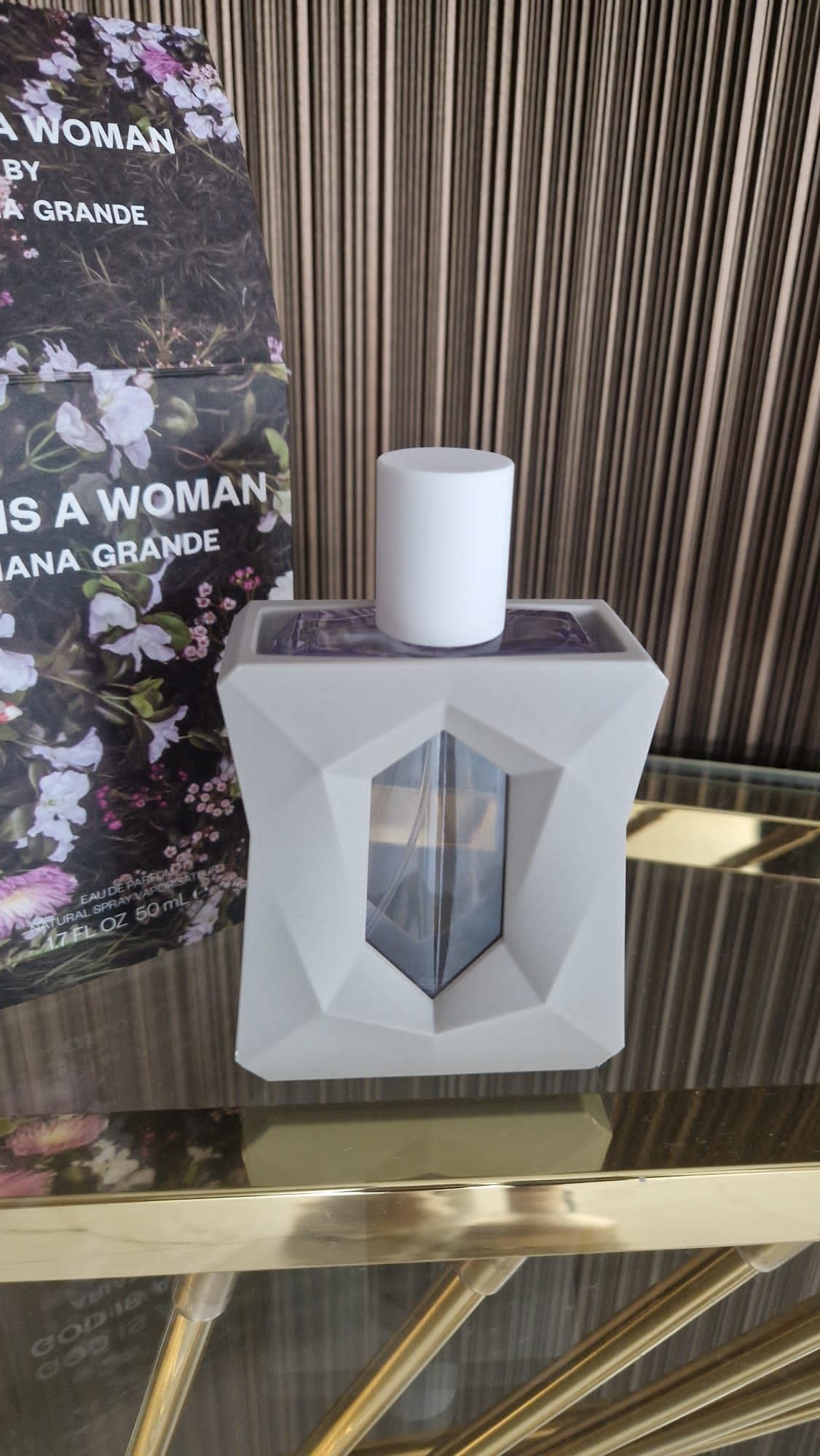 Perfumy Ariana Grande God is a woman