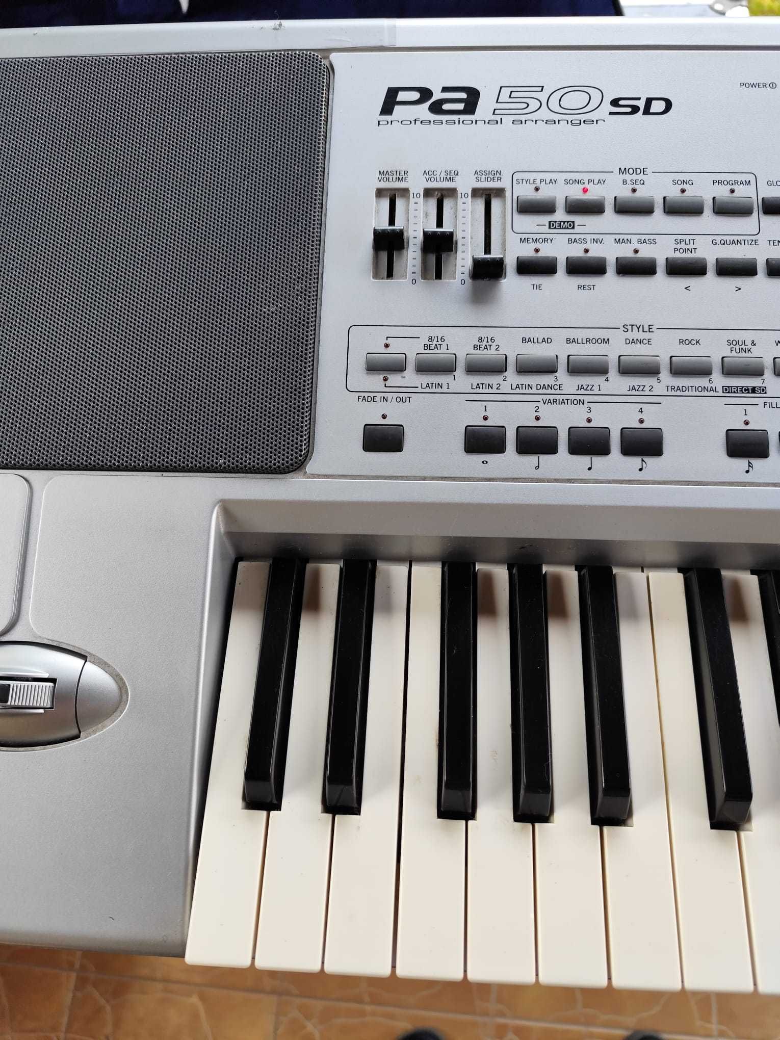 Sprzedam KORG PA-50SD z futerałem
