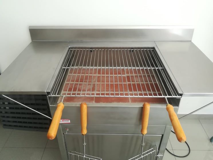 CHURRASQUEIRA INOX CARVÃO (700x700x950mm) - Valor c/ IVA