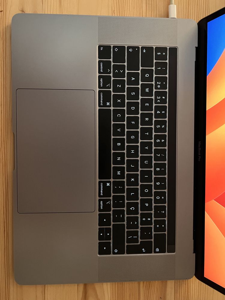 MacBook Pro 15 + I9 6 core + 32GB Ram + 1Tb SSD + Touch Bar