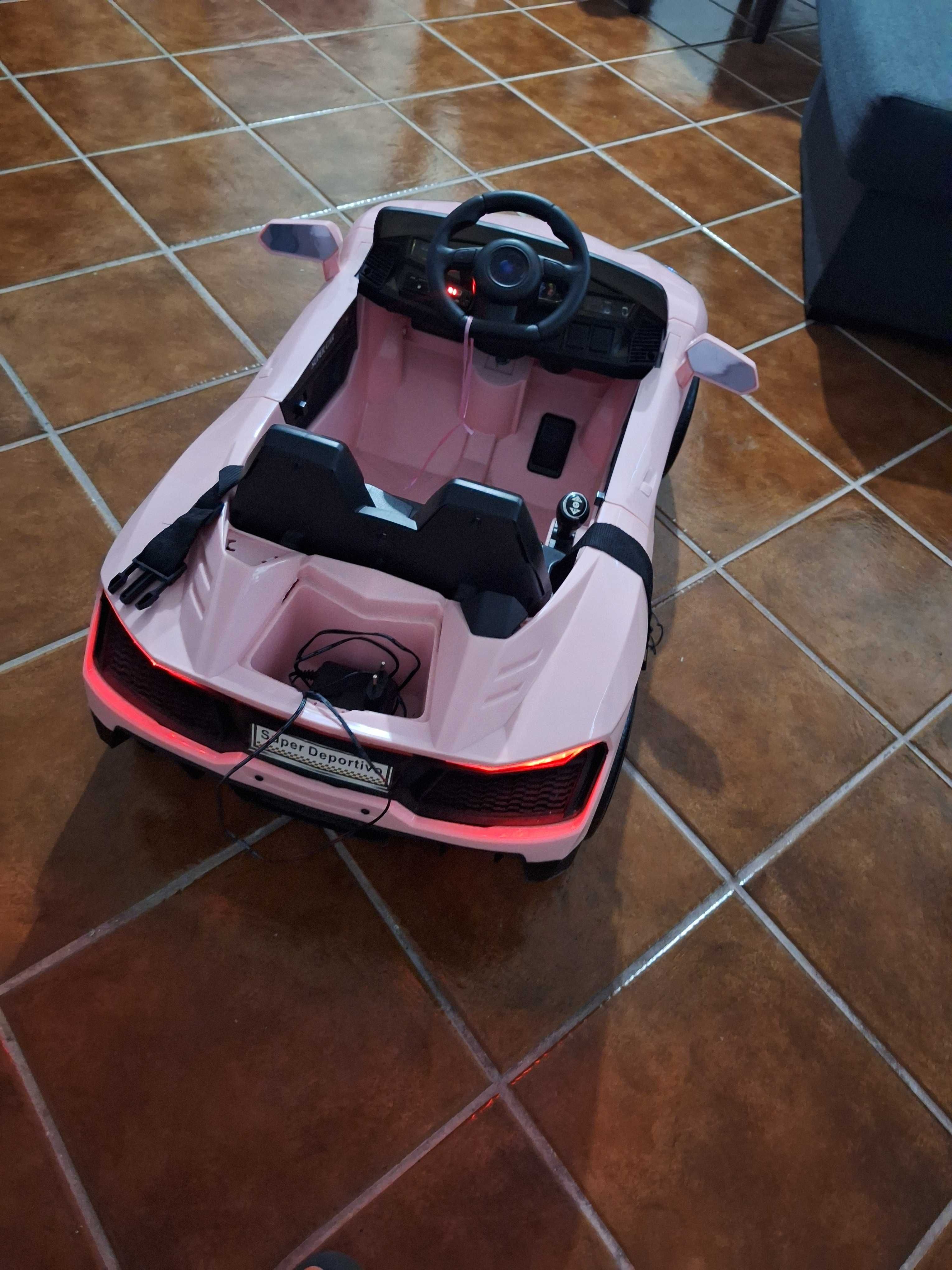 Carro eléctrico de criança
