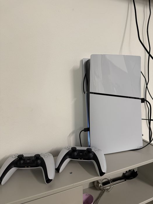 Плейстейшн 5 ідеальний стан, вмикали 2-3 рази