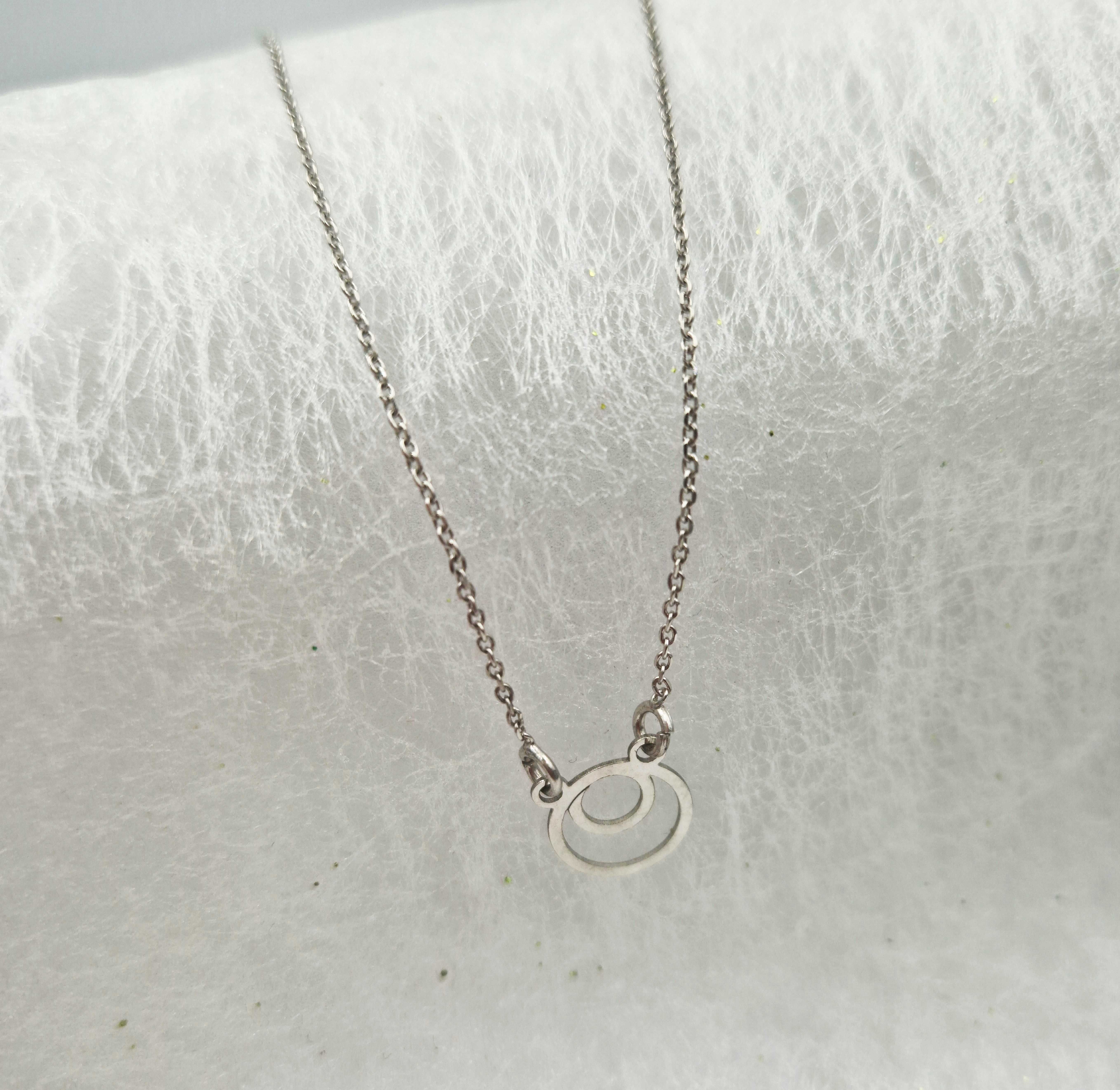 Delikatny srebrny łańcuszek z przywieszką -kółko 1,65g P925
