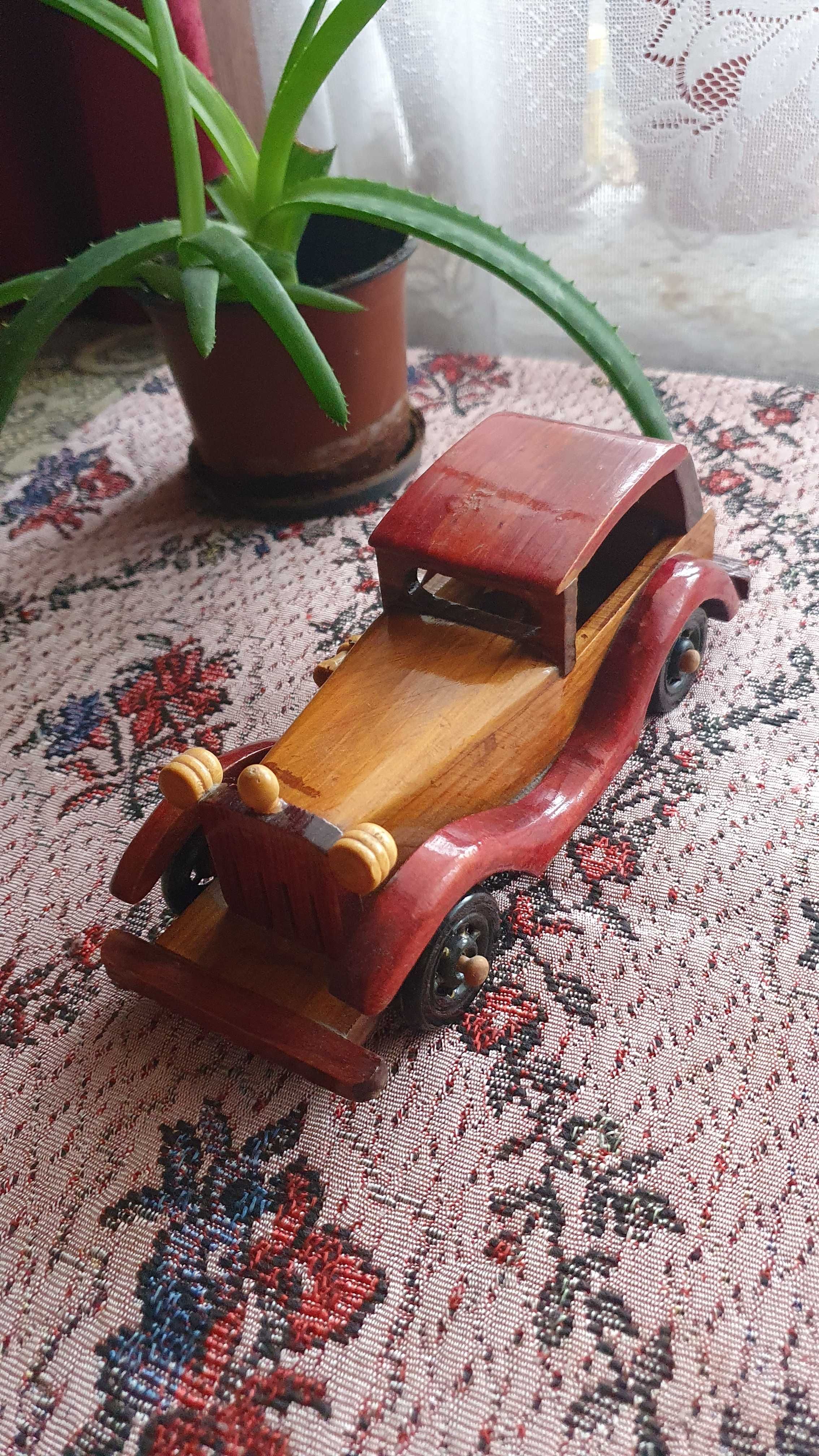 Машинка дерев'яна іграшкова