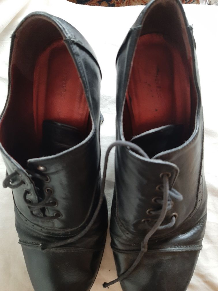 pantofelki czarne, damskie, kryte, BRONX
