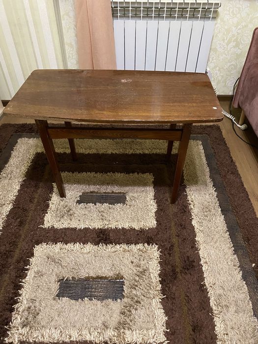 Старий стіл з тих часів