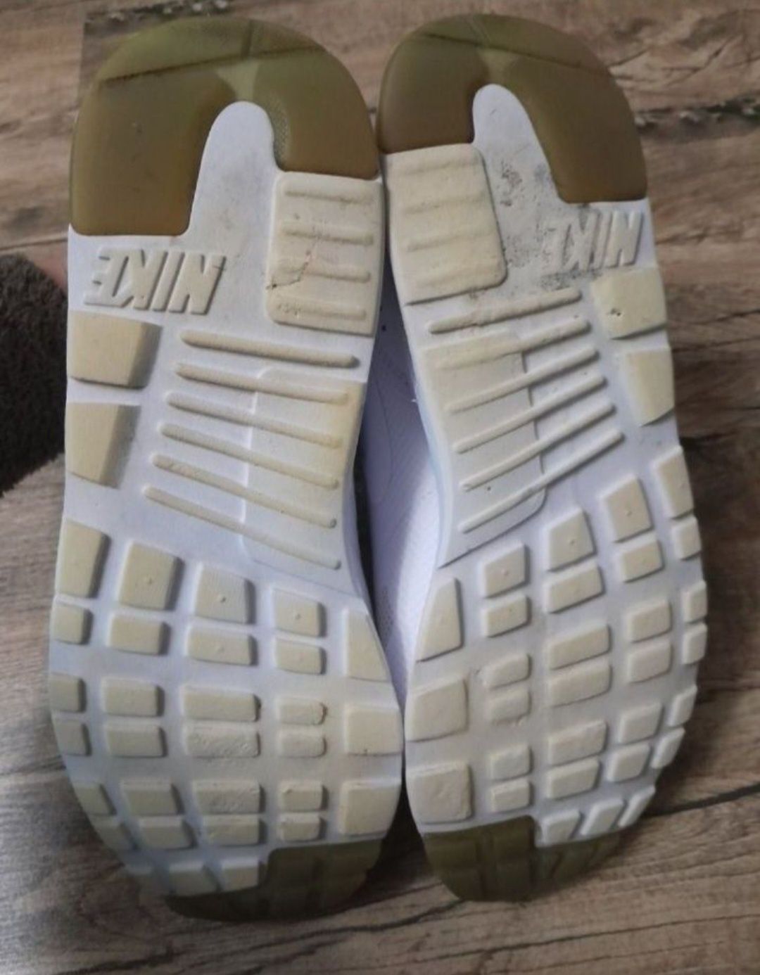 Кросівки Nike Air Max Tavas 42.5р в см 27.2