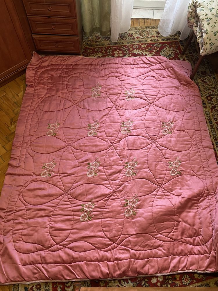 Одеяло ватное атласное 2х спальное б.у