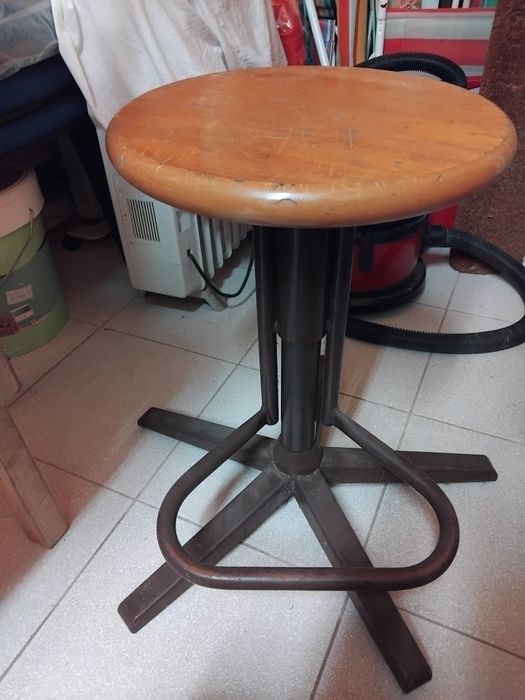 Vendo banco rolante antigo