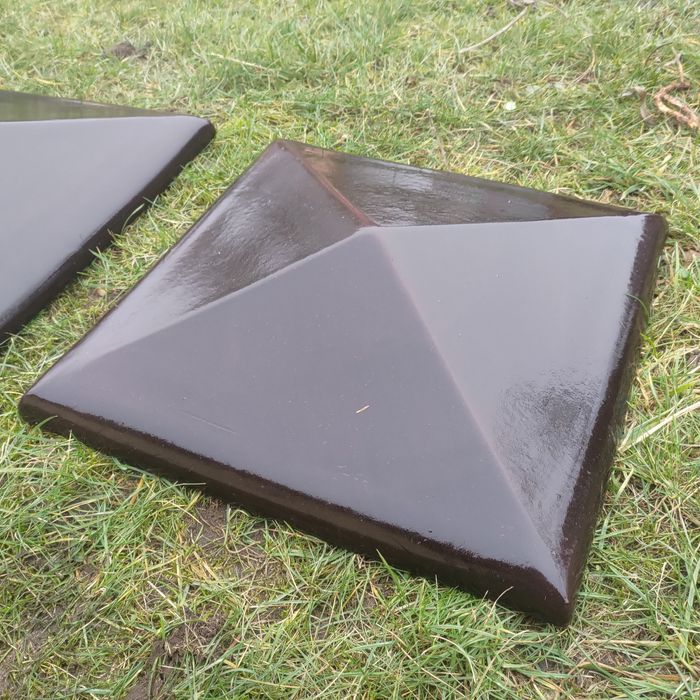 Daszek ceramiczny czarny połysk na słupek 38x38cm, czapa