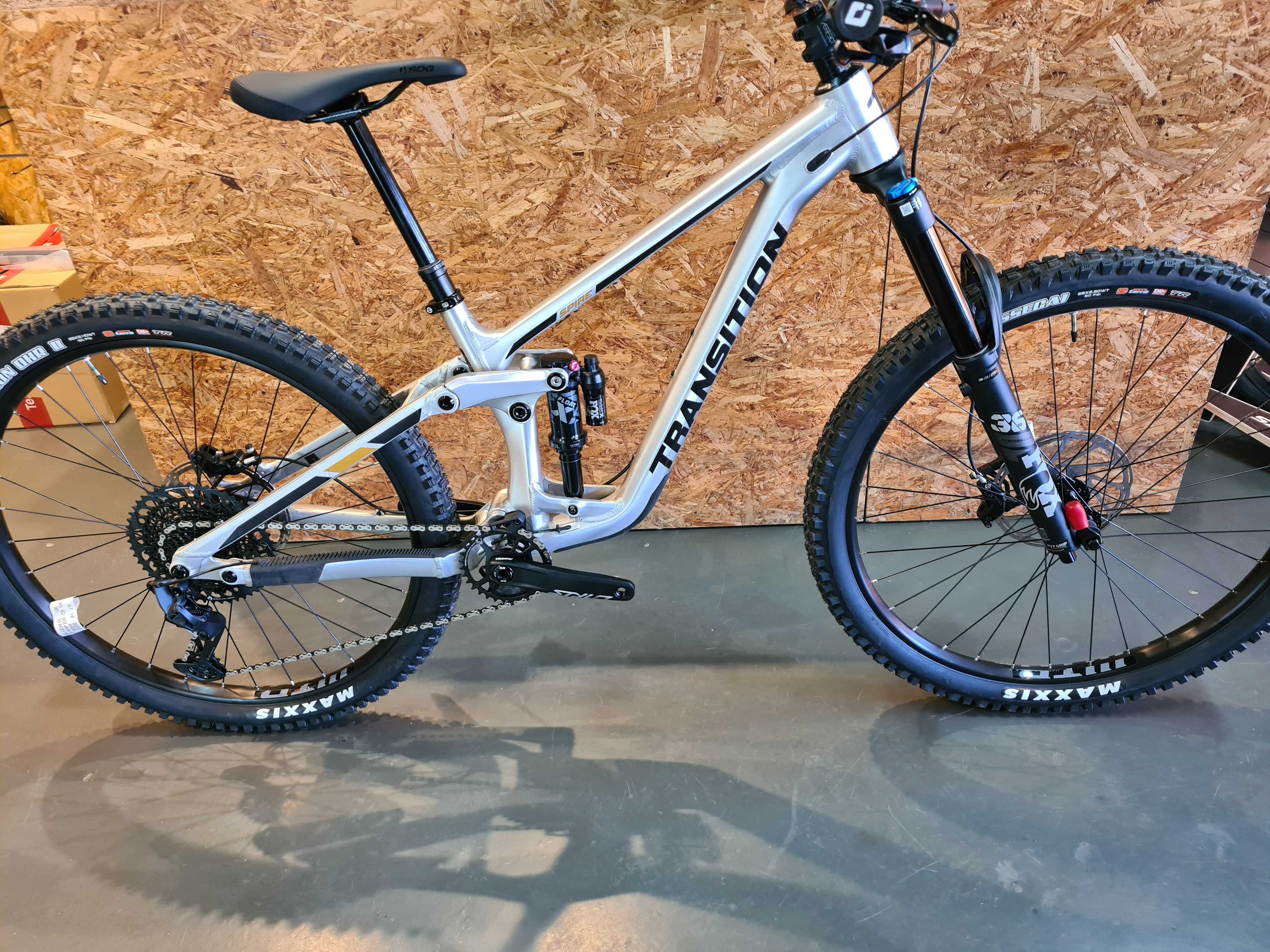 Bicicleta Enduro TRANSITION Spire M  (como nova)