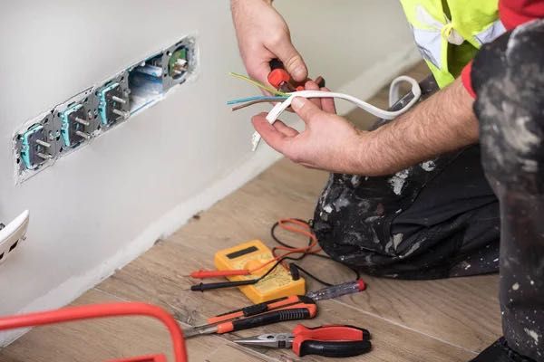 Eletricista lisboa. Instalação e reparos  elétricos em geral.